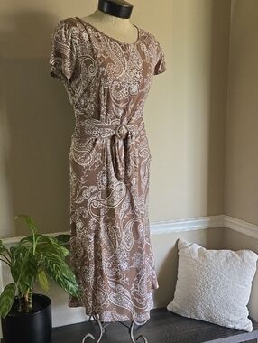 Paisley Tie-Waist Maxi Dress in Taupe and White